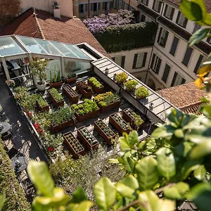 https://hotel-milano-scala.italymilanhotels.net